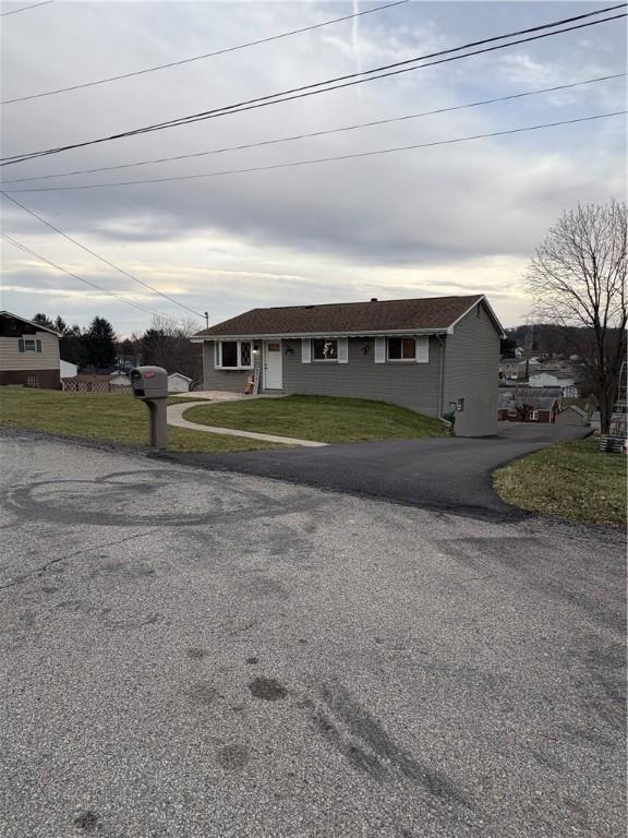 view of front of home with a front yard