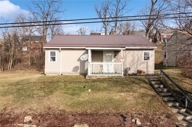 view of front facade featuring a front yard and a porch