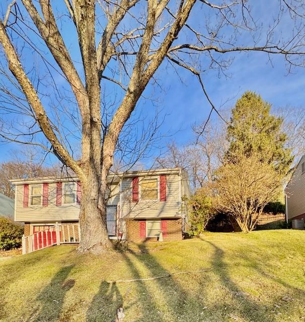 view of front of home with a front lawn