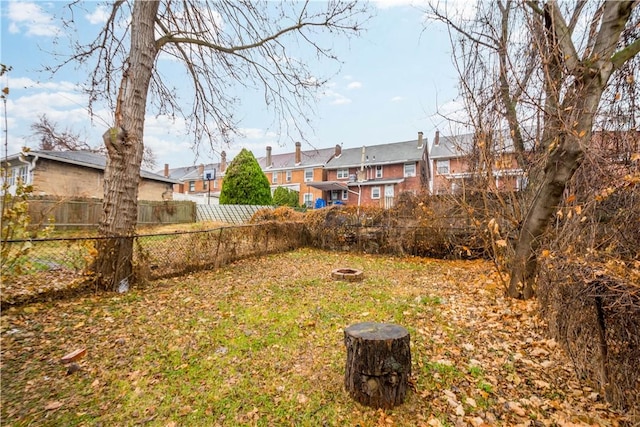 view of yard featuring a fire pit