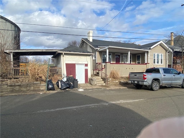 view of front of house featuring a porch