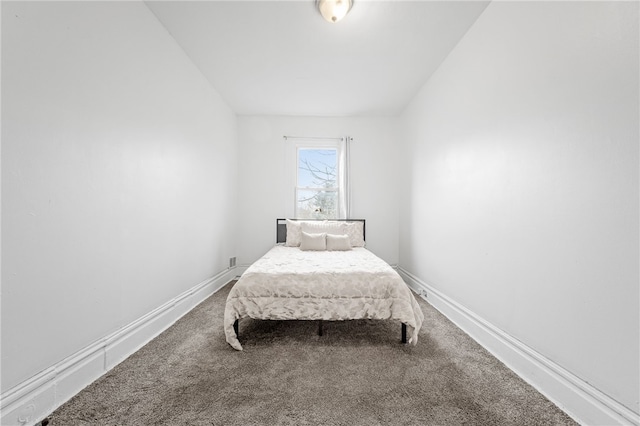 bedroom with carpet flooring