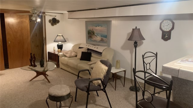 carpeted living room featuring ceiling fan