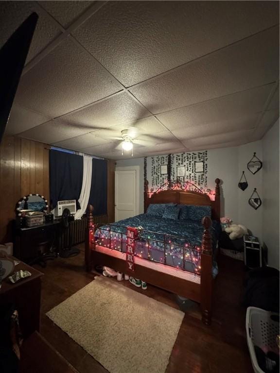 bedroom featuring a drop ceiling and ceiling fan