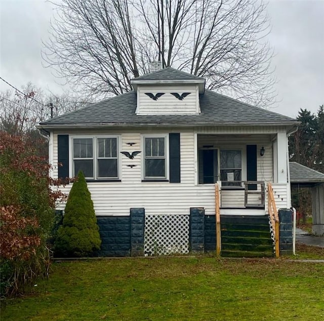 view of front facade with a porch and a front yard