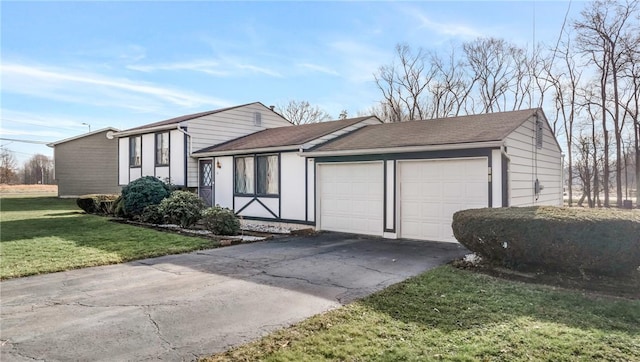 view of front of house featuring a front yard and a garage