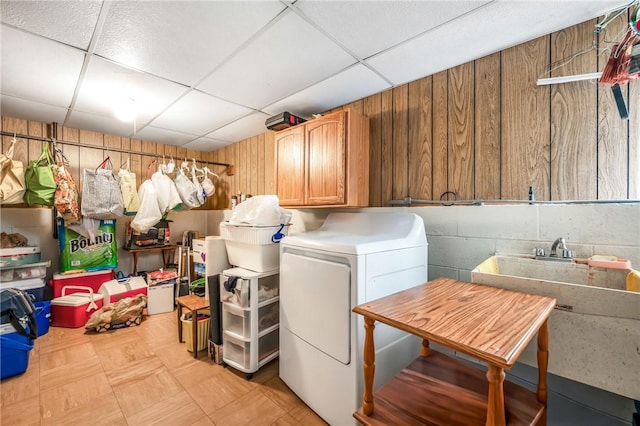 laundry room with cabinets, washer / dryer, and sink