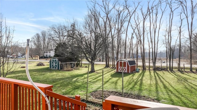 view of yard with a shed