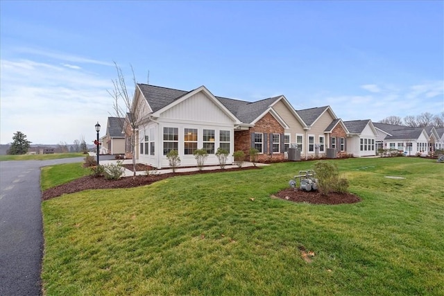 ranch-style home featuring a front yard