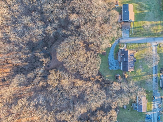 birds eye view of property featuring a rural view