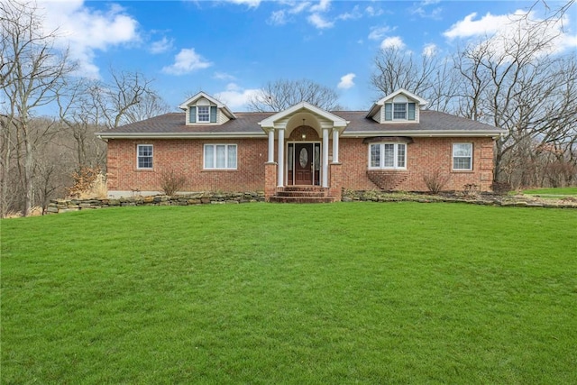 view of front of home featuring a front yard