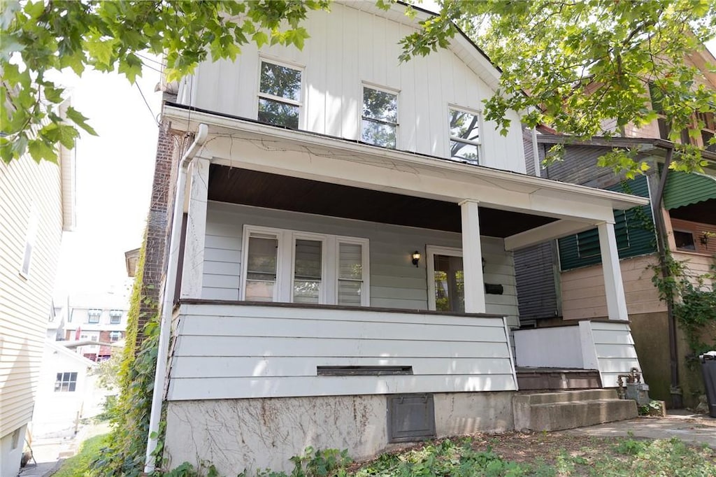 view of front facade with covered porch