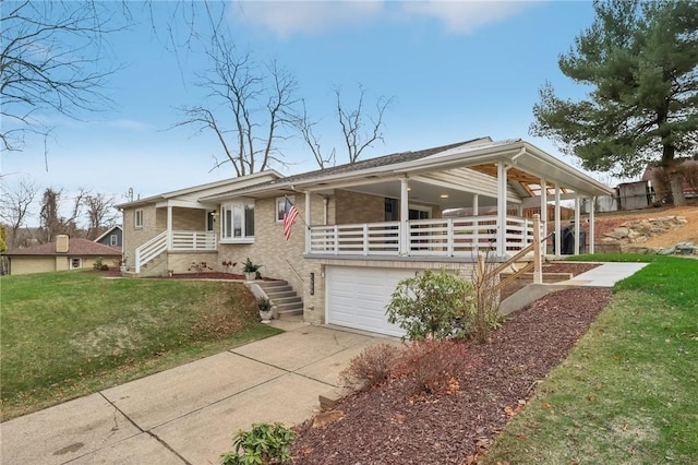 view of front of property featuring a front lawn, a porch, and a garage