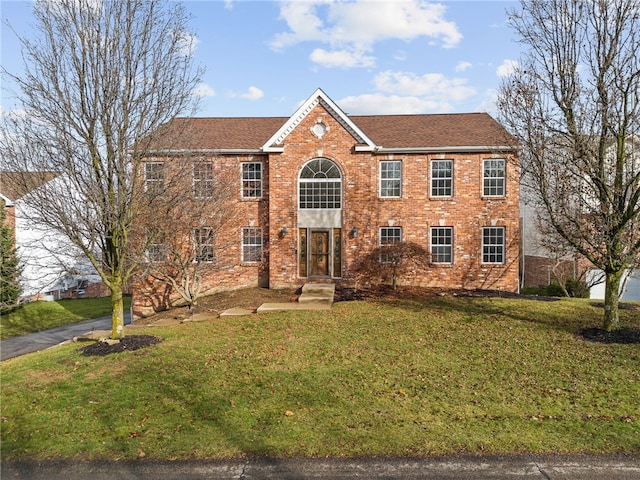 colonial house featuring a front yard