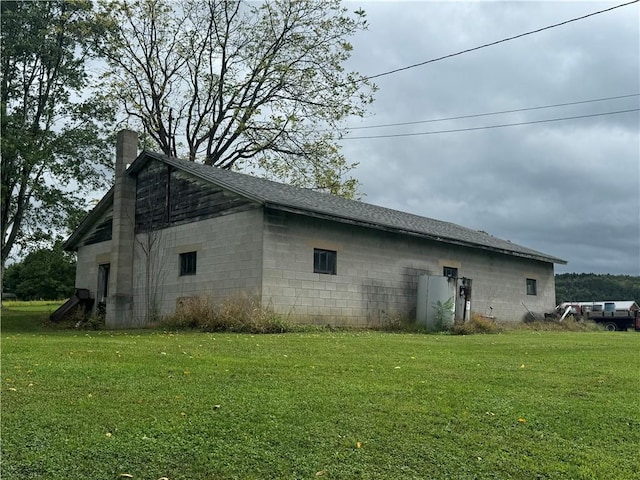 view of side of property featuring a yard