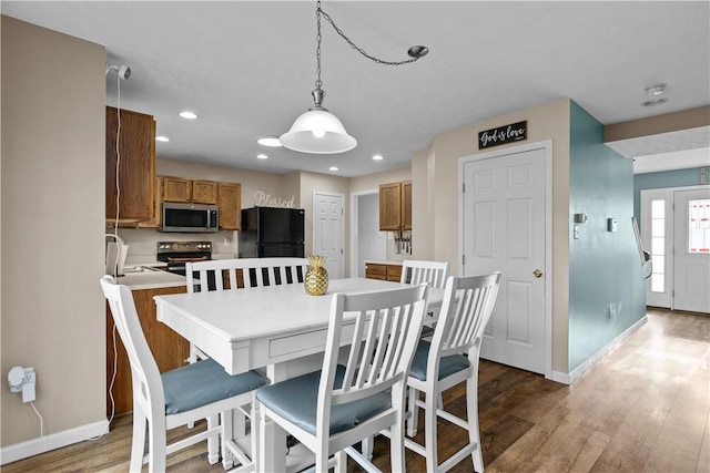 dining space with dark hardwood / wood-style floors