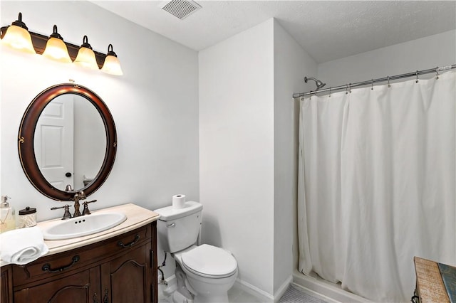 bathroom with a shower with shower curtain, a textured ceiling, vanity, and toilet