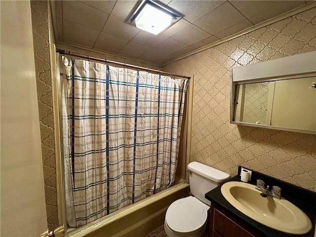 full bathroom featuring shower / bath combo, toilet, crown molding, and vanity