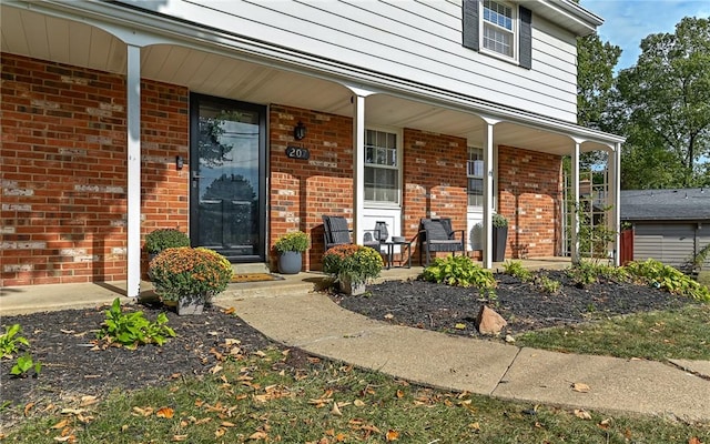 entrance to property featuring covered porch