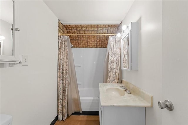 full bathroom with shower / tub combo with curtain, vanity, and toilet