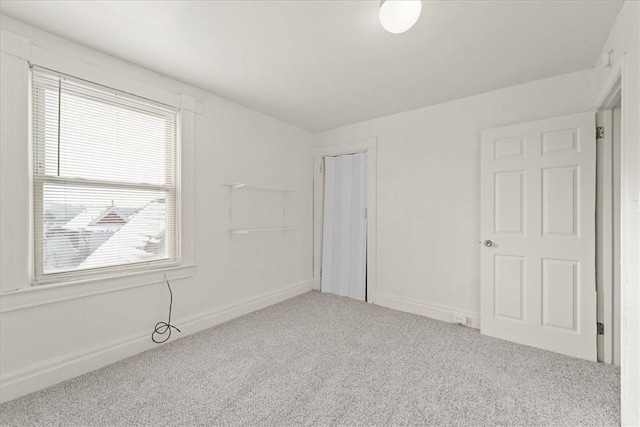 unfurnished room featuring a healthy amount of sunlight and carpet floors