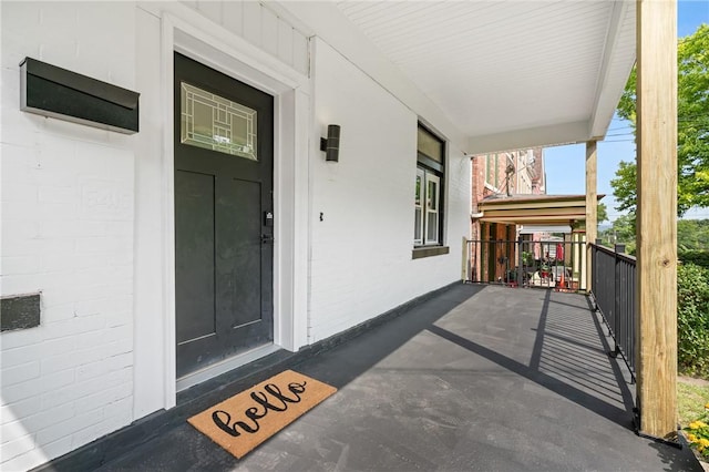 entrance to property featuring covered porch