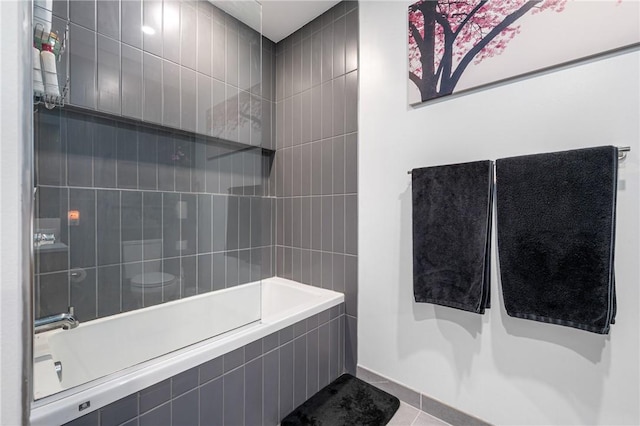 bathroom featuring tile patterned floors and tiled shower / bath