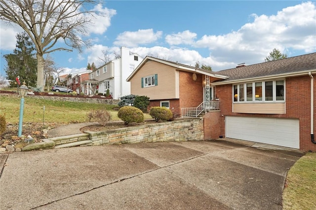 view of front of home featuring a front yard and a garage