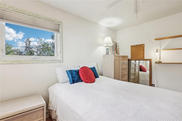 bedroom with ceiling fan