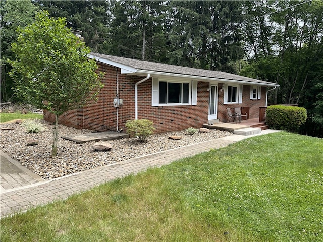 ranch-style home with a front lawn