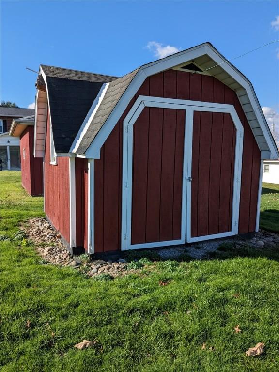 view of outbuilding featuring a lawn