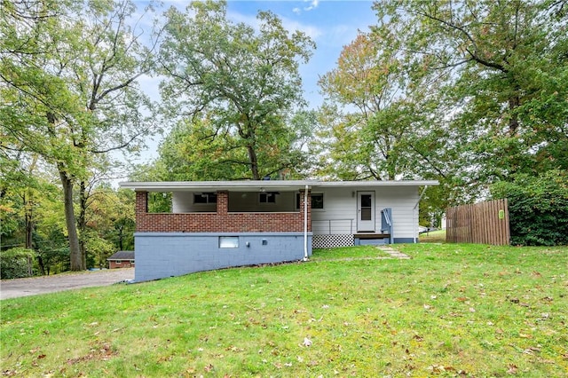 view of front of property with a front yard