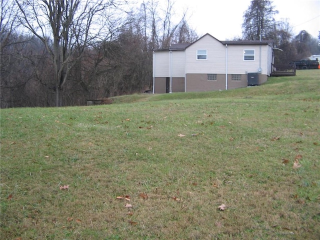 view of yard featuring central air condition unit