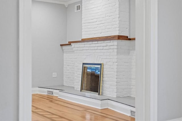 details featuring wood-type flooring and ornamental molding