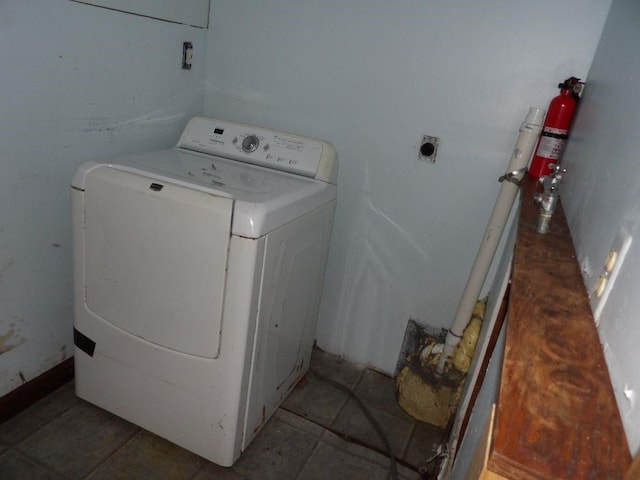 laundry room with washer / dryer