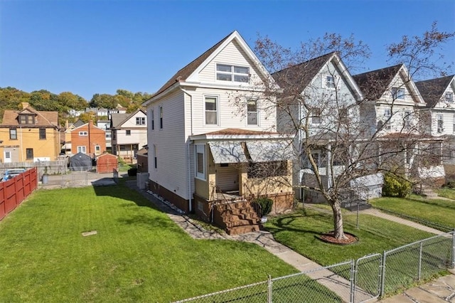 view of front of home featuring a front lawn