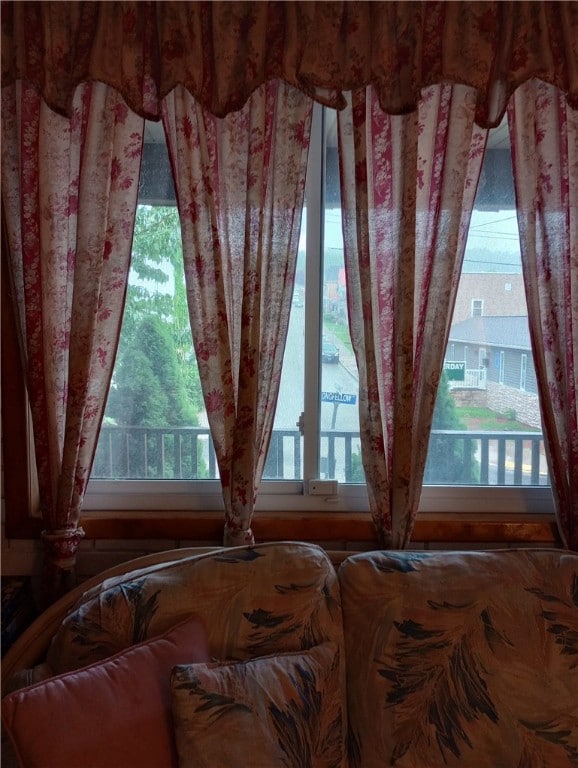 528 Longfellow St, Vandergrift Wml, PA 15690 - detailed view