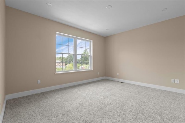 spare room featuring carpet floors