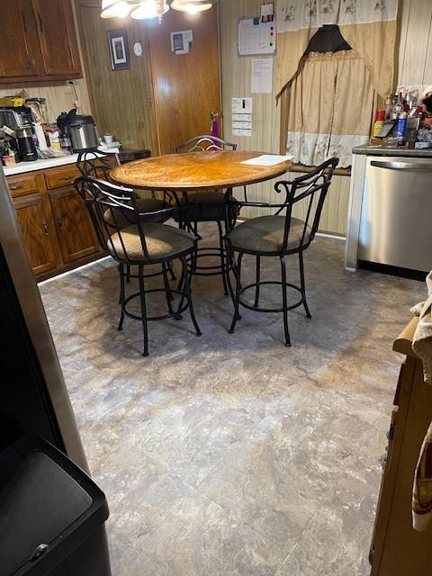 dining area with ceiling fan