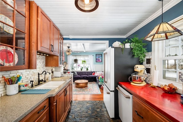 kitchen with refrigerator, sink, ceiling fan, tasteful backsplash, and decorative light fixtures