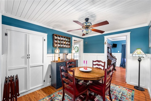 dining space featuring ceiling fan, light hardwood / wood-style floors, and ornamental molding