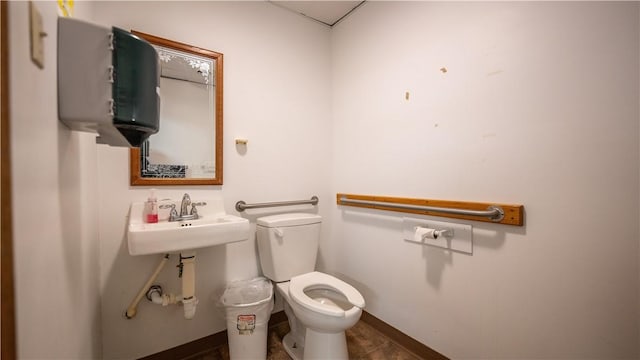 bathroom featuring sink and toilet