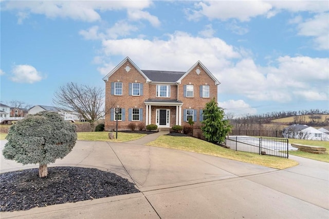 colonial inspired home featuring a front yard