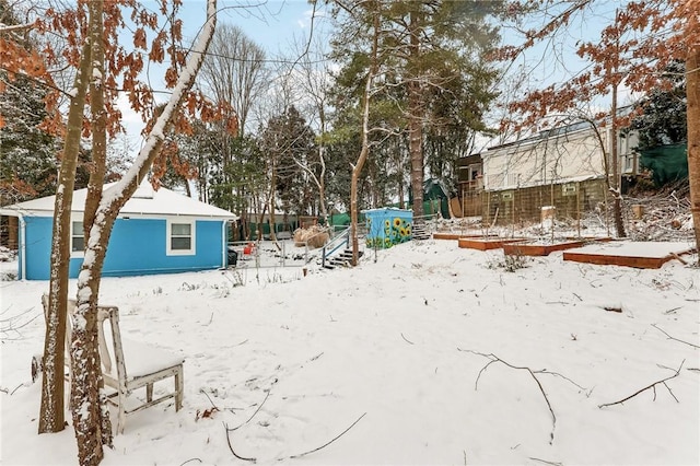 view of yard layered in snow