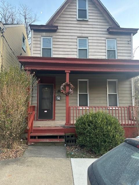 view of front facade featuring a porch