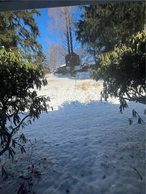 view of yard featuring a water view