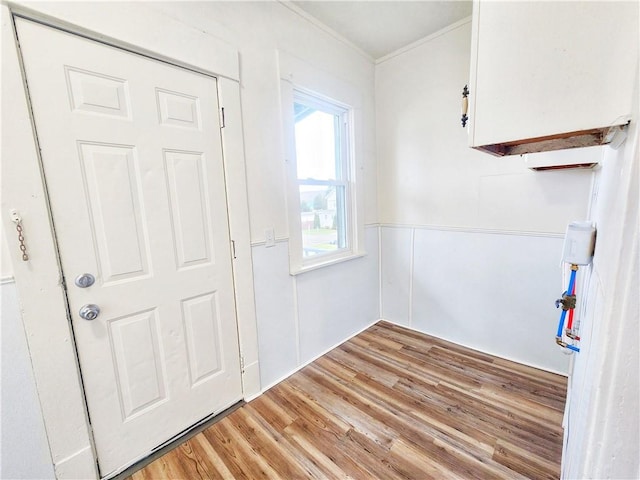 2013 S Jefferson St, Shenango Twp Law, PA 16102 - entryway featuring ornamental molding and light wood-style flooring