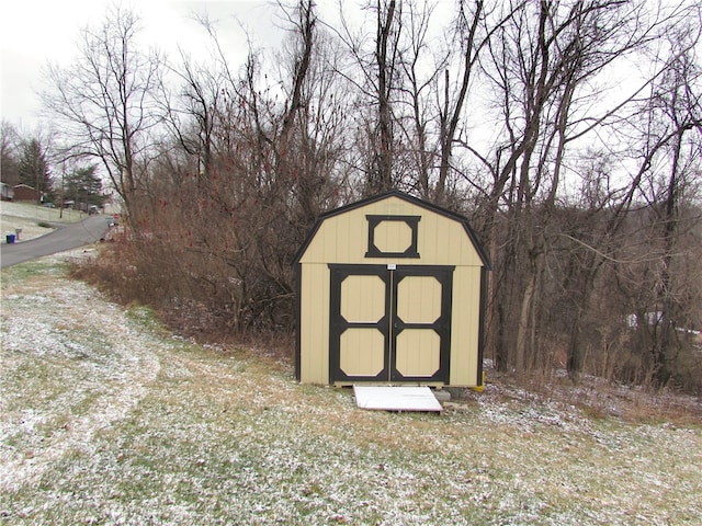 view of outbuilding