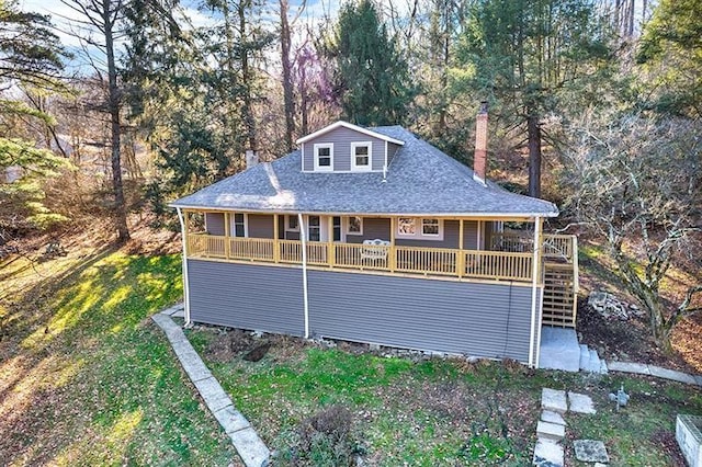 view of front of house with a front lawn