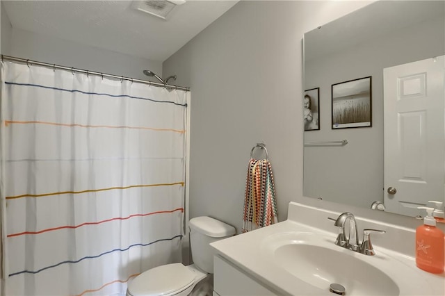 bathroom with a shower with curtain, vanity, and toilet